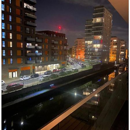 Lovely 2Br Apartment W/ City View Лондон Екстериор снимка