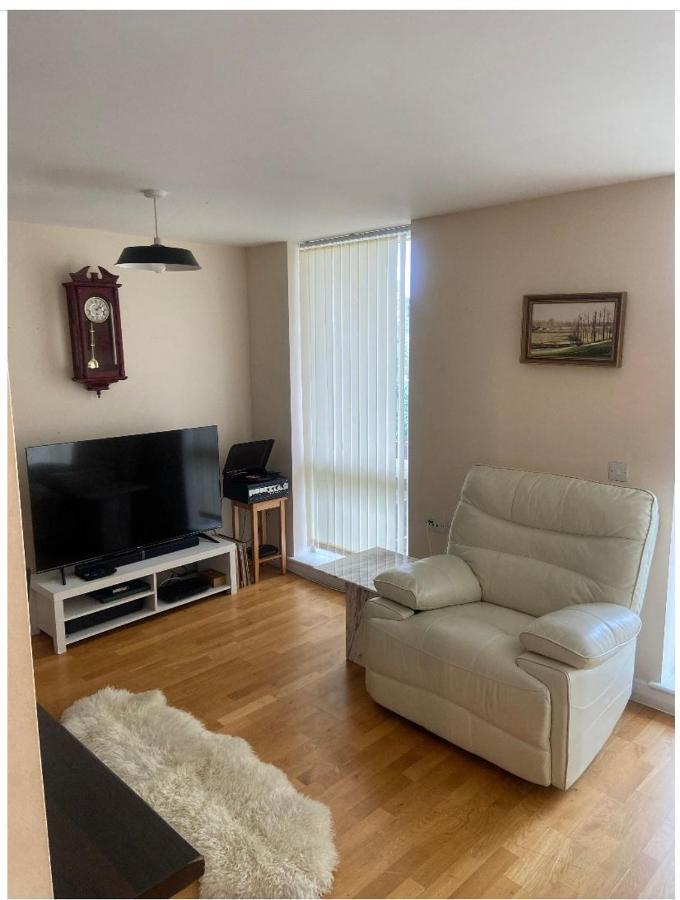 Lovely 2Br Apartment W/ City View Лондон Екстериор снимка